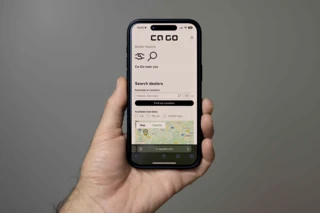 Auf einem Smartphone ist die Ca Go Händlersuche geöffnet