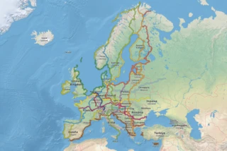 Europakarte, in der alle Eurovelo-Strecken eingezeichnet sind.