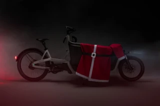 FS200 Life, in der Box liegt ein Weihnachtsmann-Kostüm